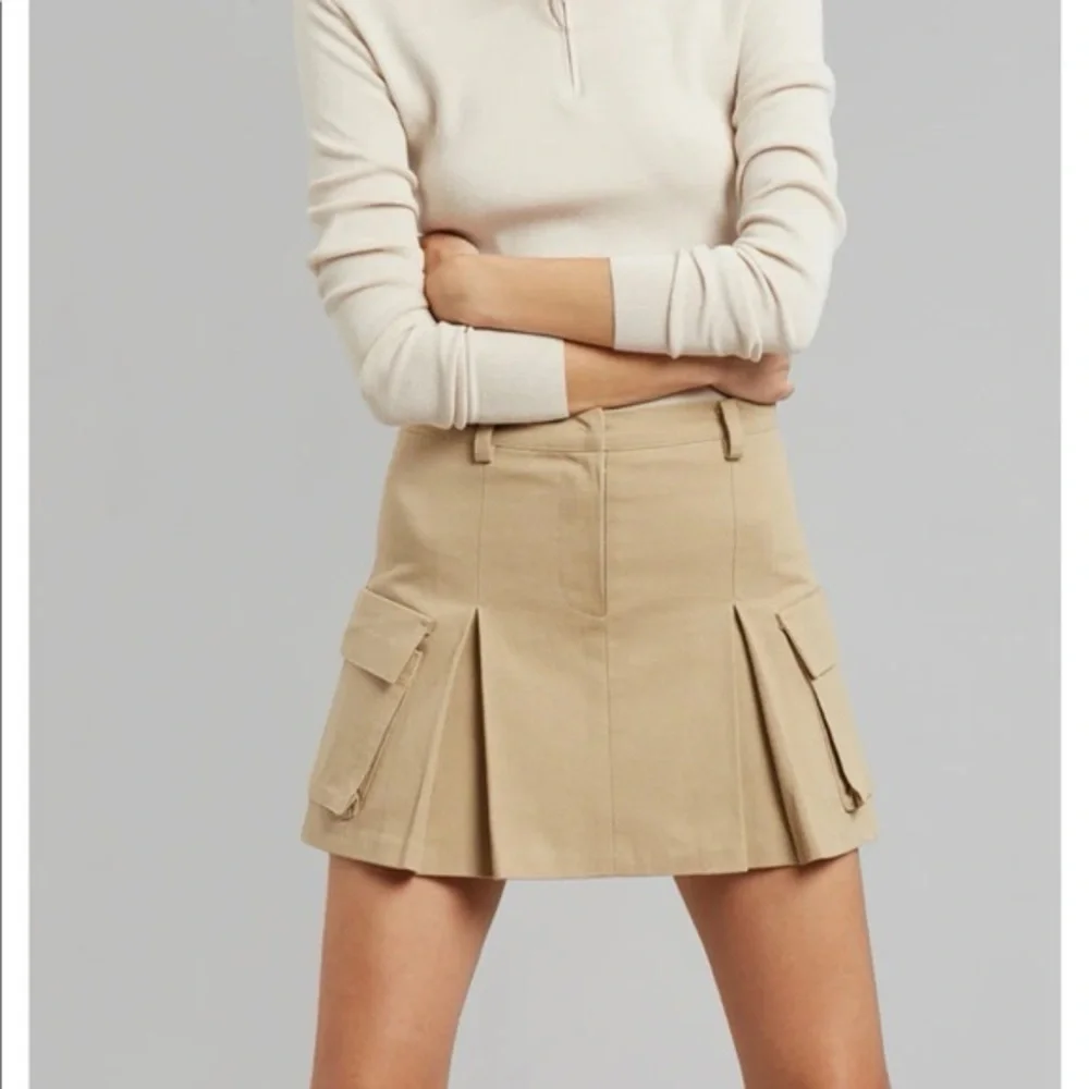 The Frankie Shop Tan Pleated Mini Skirt with Pockets size Medium